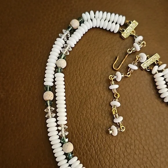 Vintage Mid-century White Milk Glass Disc Beaded Layered Necklace - Picture 7 of 8